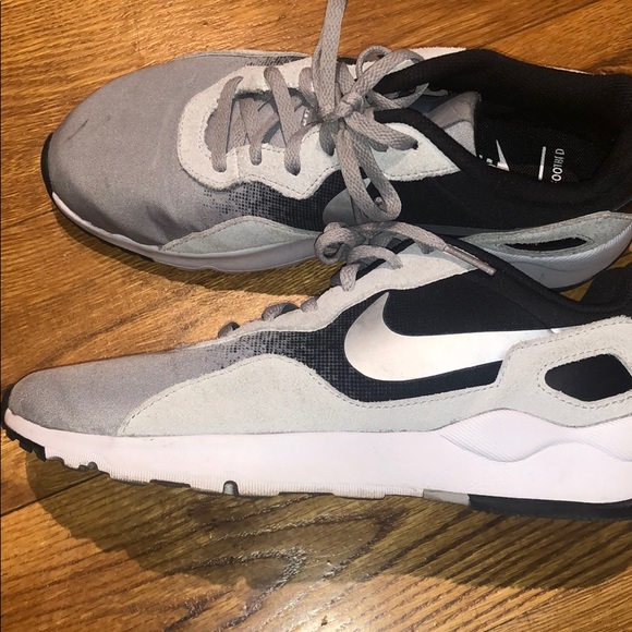 Nike gray air max - Picture 3 of 3